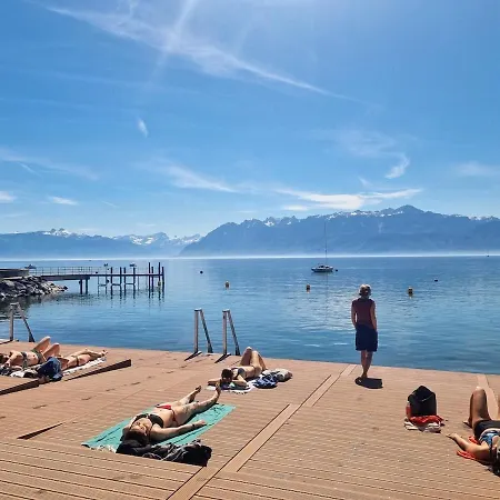 Cozy With A Terrace Apartamento Prilly